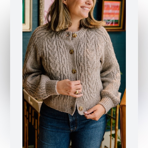 NWT Faherty Frost Cropped Cardigan Luxuriously Soft Baby Alpaca in Oat - M